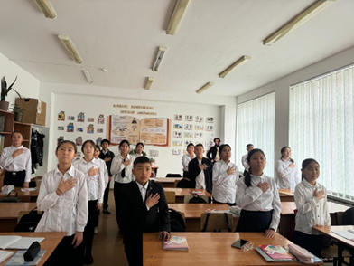 Бірыңғай Гимн орындау