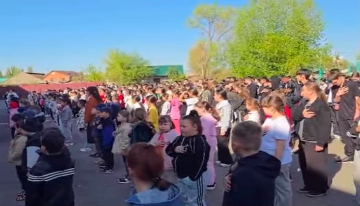 Бірыңғай Гимн орындау